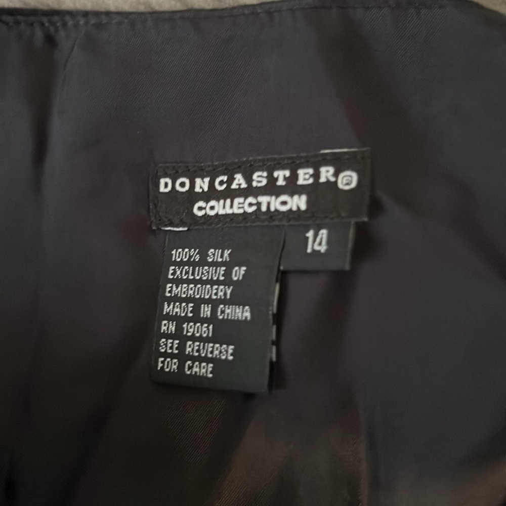 Doncaster Collection silk maxi skirt for women with a built in lining. Size 14 - Picture 7 of 7